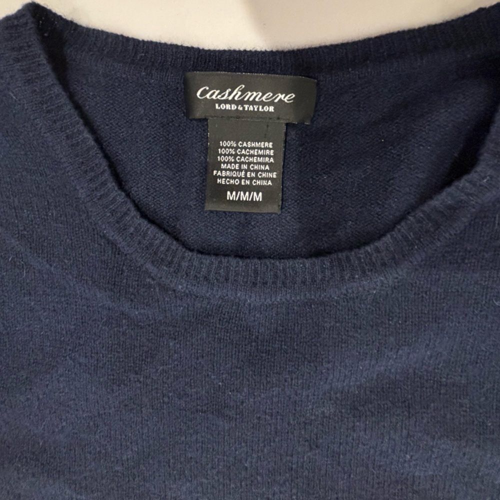 • Lord & Taylor Cashmere Sweater • - Picture 3 of 3